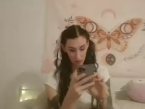 Snapshot of averietheangel chatting on March 2025 09:01:02 PM averietheangel online show from March 2025 09:01:02 PM