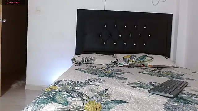 Snapshot of Adele_Rush chatting on September 2025 03:41:02 AM Adele Rush online show from September 2025 03:41:02 AM