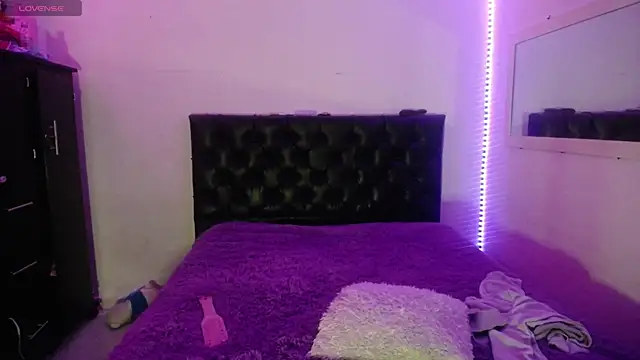 Laurenkenner  online show from October 2025 08:07:01 PM