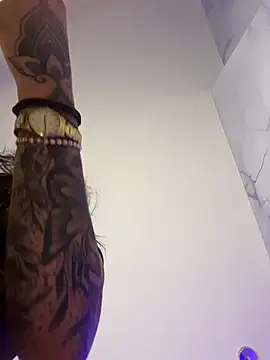 kiim taaylor online show from November 2025 07:45:02 PM