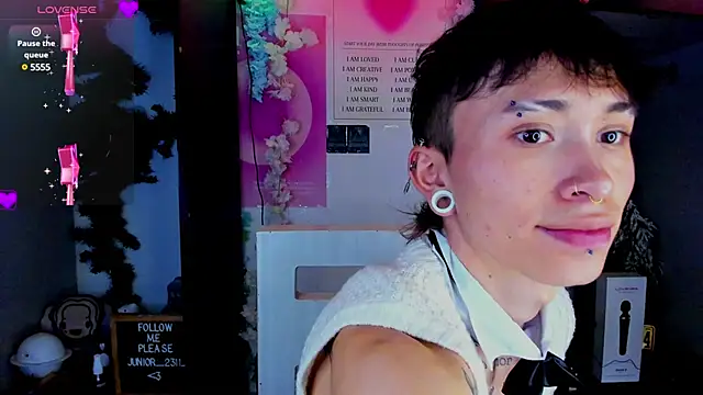 juniior 2311  online show from February 2025 10:31:01 PM