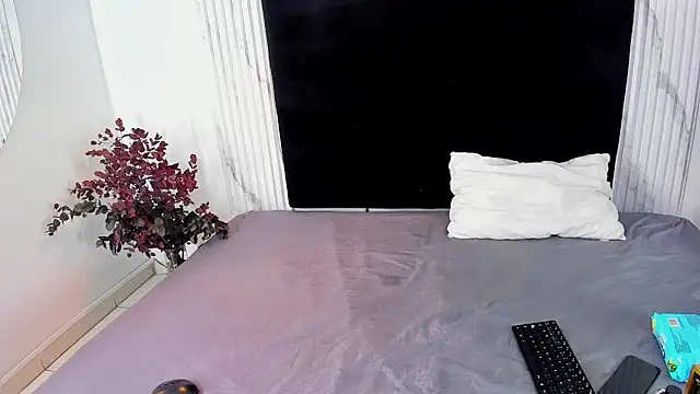 melaniecooperr online show from December 2024 11:05:02 AM