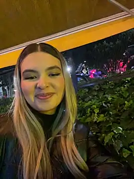 Snapshot of Odett_ chatting on January 2025 04:20:01 AM Odett online show from January 2025 04:20:01 AM