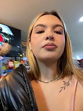 Snapshot of Odett_ chatting on October 2025 02:44:01 AM Odett online show from October 2025 02:44:01 AM