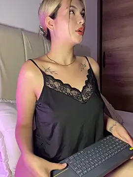 Snapshot of Odett_ chatting on October 2025 02:45:02 AM Odett online show from October 2025 02:45:02 AM