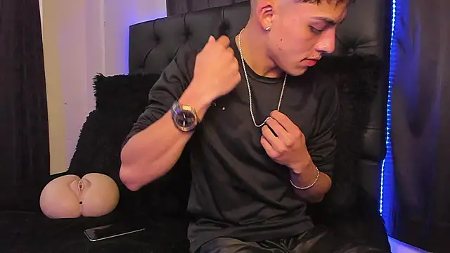 James1lee  online show from January 2025 09:51:01 PM