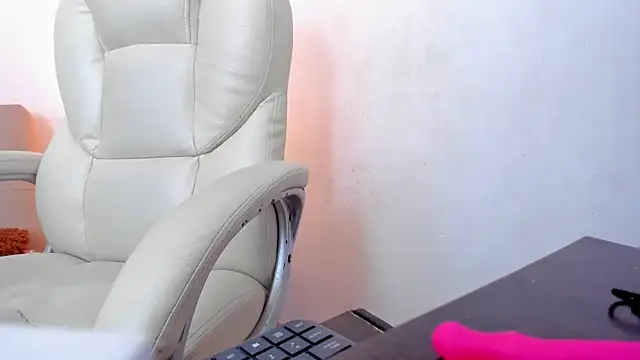 anyi restrepo online show from December 2024 02:33:01 PM