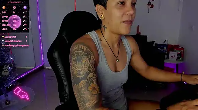 Snapshot of ZhoeStrong chatting on January 2025 08:01:01 PM ZhoeStrong online show from January 2025 08:01:01 PM