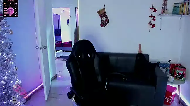 Snapshot of ZhoeStrong chatting on January 2025 11:40:02 AM ZhoeStrong online show from January 2025 11:40:02 AM