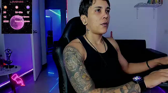 Snapshot of ZhoeStrong chatting on January 2025 04:22:02 AM ZhoeStrong online show from January 2025 04:22:02 AM