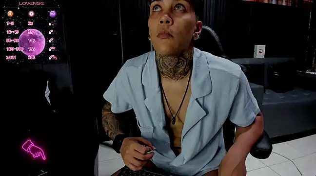 Snapshot of ZhoeStrong chatting on February 2025 06:44:02 PM ZhoeStrong online show from February 2025 06:44:02 PM