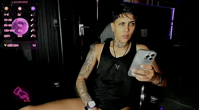 Snapshot of ZhoeStrong chatting on February 2025 04:01:01 AM ZhoeStrong online show from February 2025 04:01:01 AM