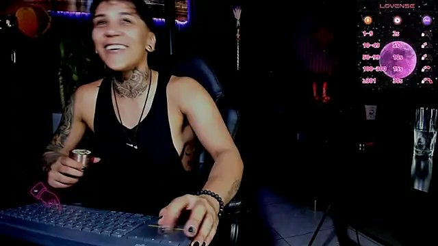 Snapshot of ZhoeStrong chatting on March 2025 10:31:02 PM ZhoeStrong online show from March 2025 10:31:02 PM