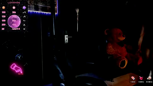 Snapshot of ZhoeStrong chatting on March 2025 10:32:02 PM ZhoeStrong online show from March 2025 10:32:02 PM