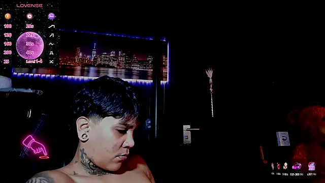 Snapshot of ZhoeStrong chatting on March 2025 04:33:02 PM ZhoeStrong online show from March 2025 04:33:02 PM