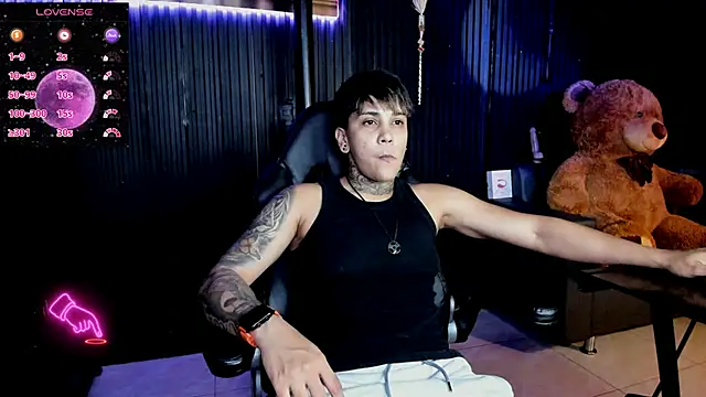 Snapshot of ZhoeStrong chatting on March 2025 09:59:01 PM ZhoeStrong online show from March 2025 09:59:01 PM