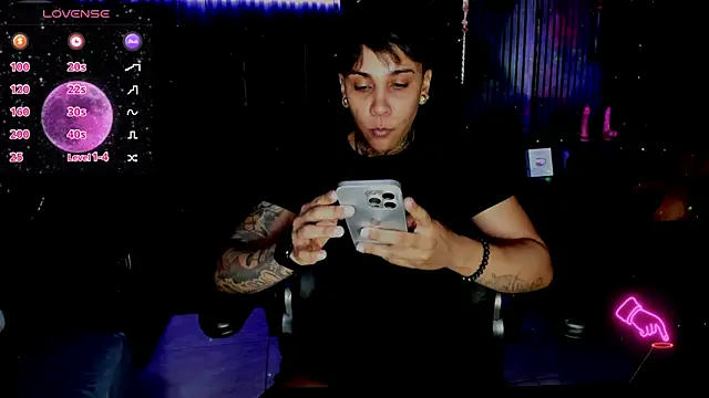 Snapshot of ZhoeStrong chatting on March 2025 11:09:02 PM ZhoeStrong online show from March 2025 11:09:02 PM