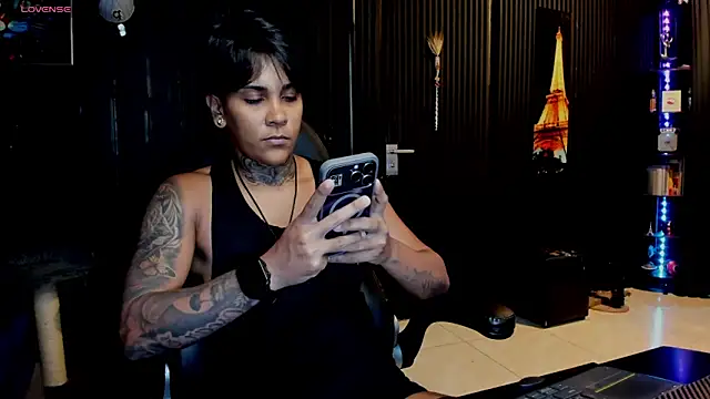 Snapshot of ZhoeStrong chatting on September 2025 10:20:01 PM ZhoeStrong online show from September 2025 10:20:01 PM