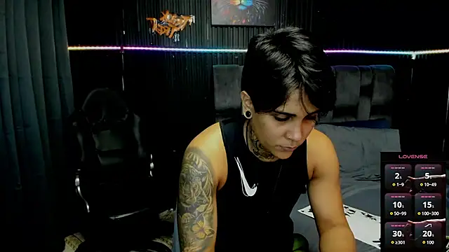 Snapshot of ZhoeStrong chatting on October 2025 09:49:02 PM ZhoeStrong online show from October 2025 09:49:02 PM