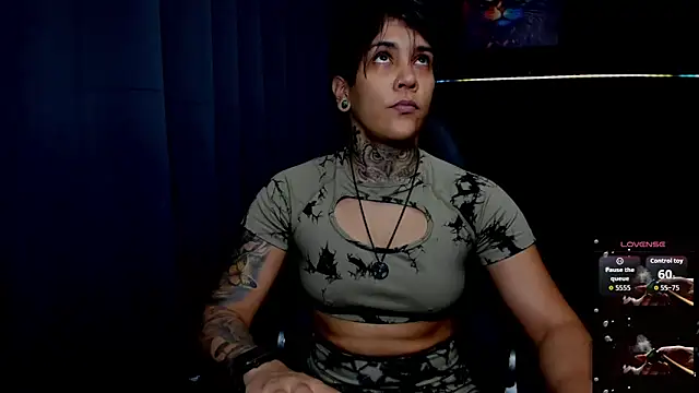 Snapshot of ZhoeStrong chatting on November 2025 08:58:01 PM ZhoeStrong online show from November 2025 08:58:01 PM