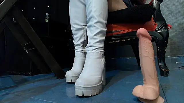 LusstCruella online show from February 2025 03:17:02 PM