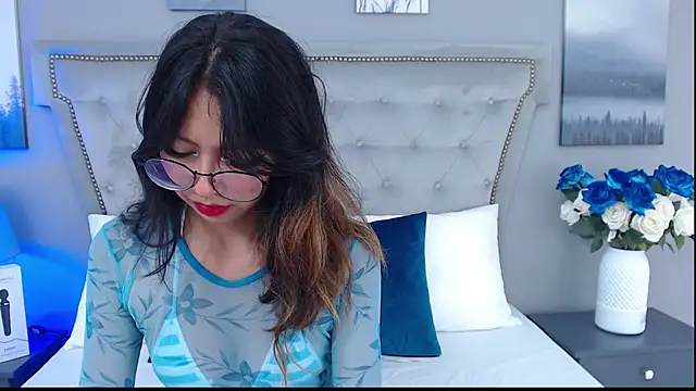 Yommi Winx online show from March 2025 08:29:02 PM