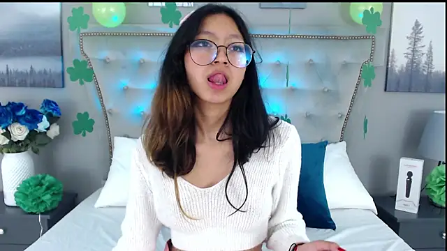 Yommi Winx online show from March 2025 03:53:02 AM