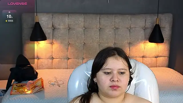 Laia and Aloby online show from October 2025 10:07:01 PM