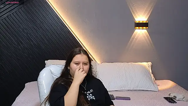 Laia and Aloby online show from February 2026 10:18:01 PM