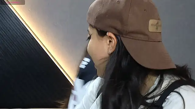 Laia and Aloby online show from March 2026 10:05:02 PM