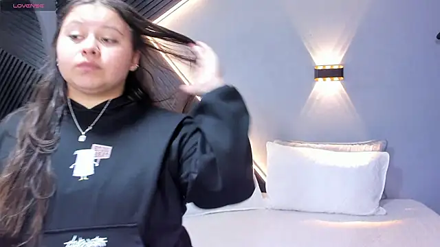 Laia and Aloby online show from March 2026 10:09:01 PM