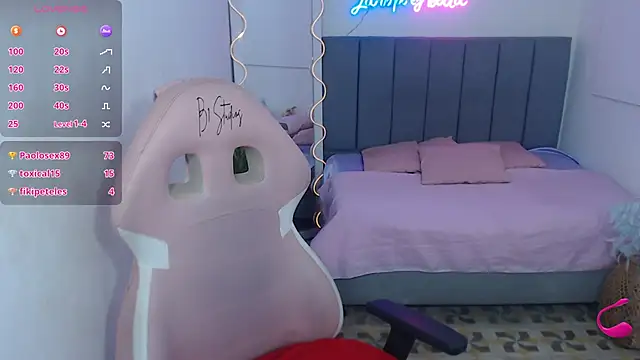 Snapshot of Krysstal_tay chatting on March 2025 06:01:02 PM Krysstal tay online show from March 2025 06:01:02 PM