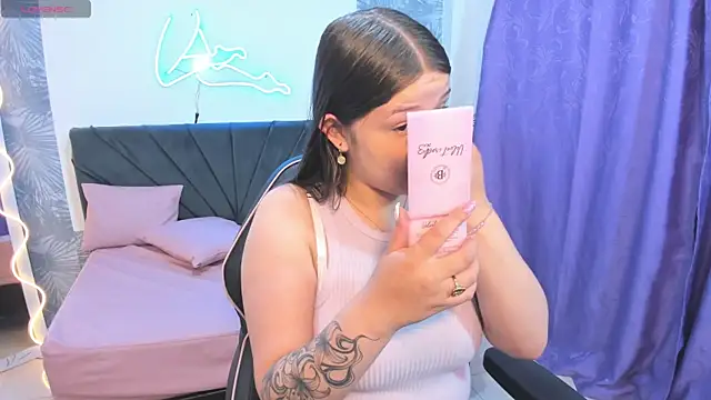 Snapshot of Krysstal_tay chatting on April 2026 12:11:02 PM Krysstal tay online show from April 2026 12:11:02 PM