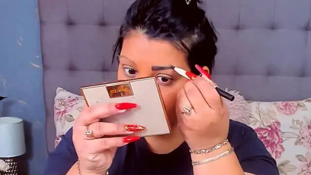 Snapshot of AmyCubes chatting on February 2025 07:04:02 AM AmyCubes online show from February 2025 07:04:02 AM