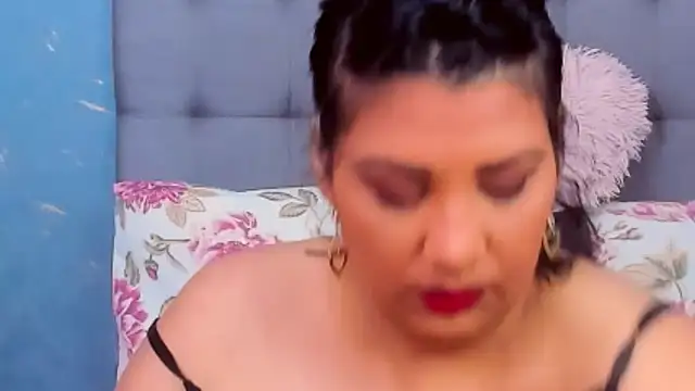 Snapshot of AmyCubes chatting on February 2025 03:57:02 AM AmyCubes online show from February 2025 03:57:02 AM