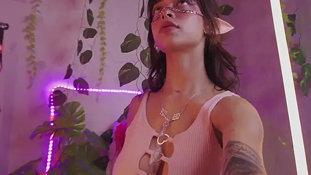 Snapshot of Kitty_arts chatting on December 2024 08:00:01 PM Kitty arts online show from December 2024 08:00:01 PM