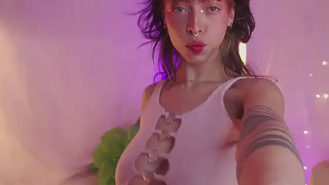 Snapshot of Kitty_arts chatting on January 2025 06:46:01 PM Kitty arts online show from January 2025 06:46:01 PM