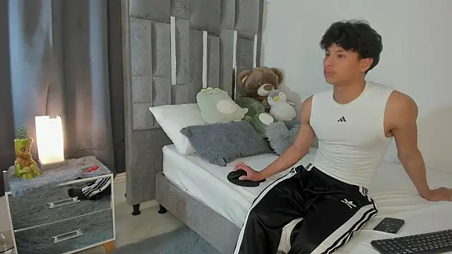 All3ssandr0 online show from October 2025 08:40:02 PM