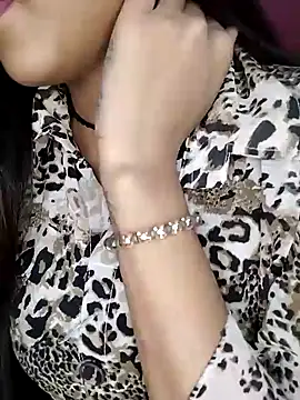 Snapshot of Sreya213 chatting on January 2025 09:14:02 PM Sreya213 online show from January 2025 09:14:02 PM