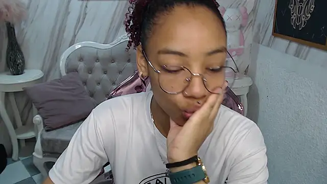 Violeth b online show from February 2025 12:44:01 PM