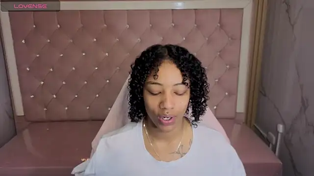 Violeth b online show from December 2025 01:07:01 PM