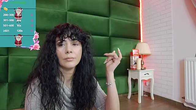 Snapshot of SelenSummer chatting on December 2025 07:52:01 PM SelenSummer online show from December 2025 07:52:01 PM