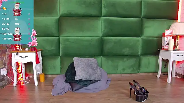 Snapshot of SelenSummer chatting on December 2025 08:04:01 PM SelenSummer online show from December 2025 08:04:01 PM