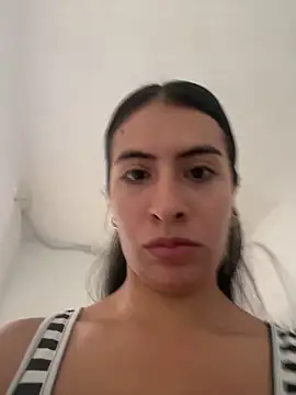 Snapshot of IssabellaLopez chatting on February 2026 01:33:02 PM IssabellaLopez online show from February 2026 01:33:02 PM