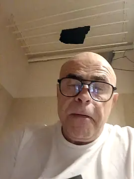 Snapshot of anakondix chatting on December 2024 01:18:02 AM anakondix online show from December 2024 01:18:02 AM