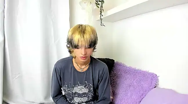 santy-kitty online show from December 2024 06:44:02 AM