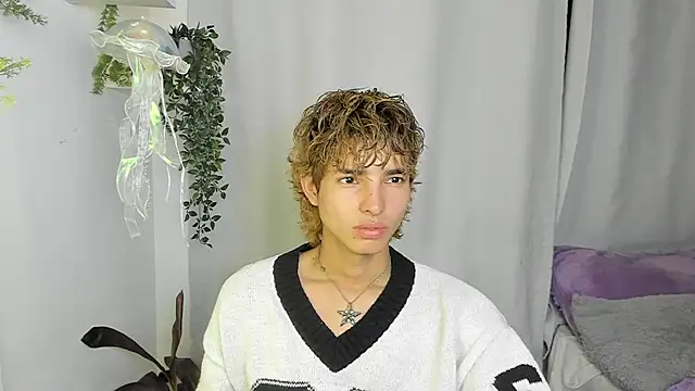 santy-kitty online show from October 2025 02:09:01 AM