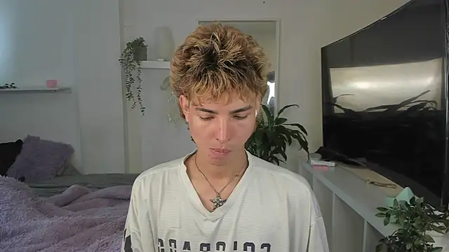 santy-kitty online show from October 2025 05:57:02 PM