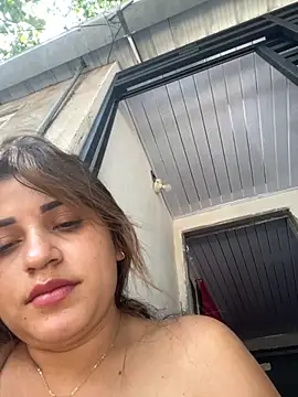 perlita05 online show from October 2025 11:56:02 PM