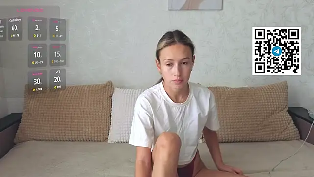 Snapshot of ChloeTeles_ chatting on June 2026 05:34:02 AM ChloeTeles online show from June 2026 05:34:02 AM